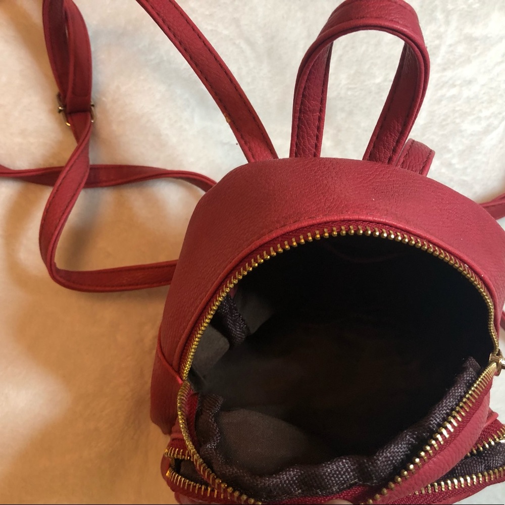 A mini backpack - Picture 3 of 4